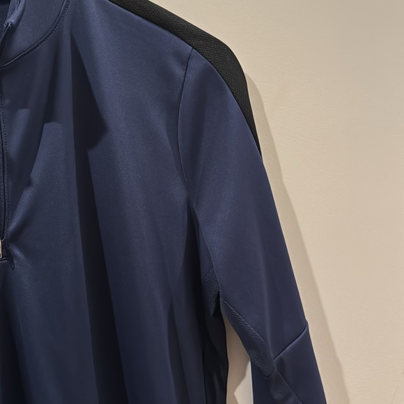 Nike Active Pullover - NWT - Picture 4 of 5